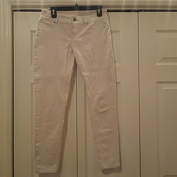 White pants - Picture 1 of 2